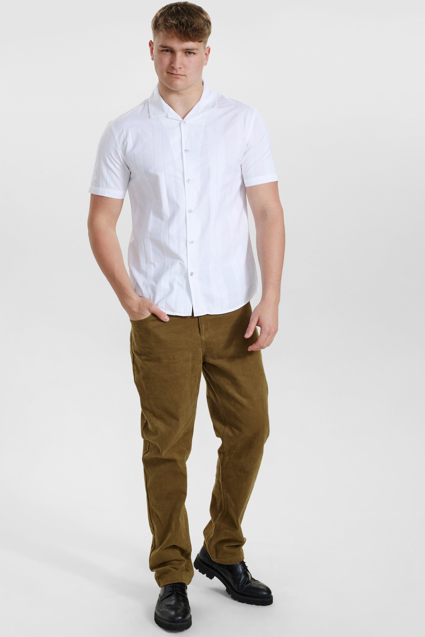 DXNMXRK. DX-Colbert Outlet White