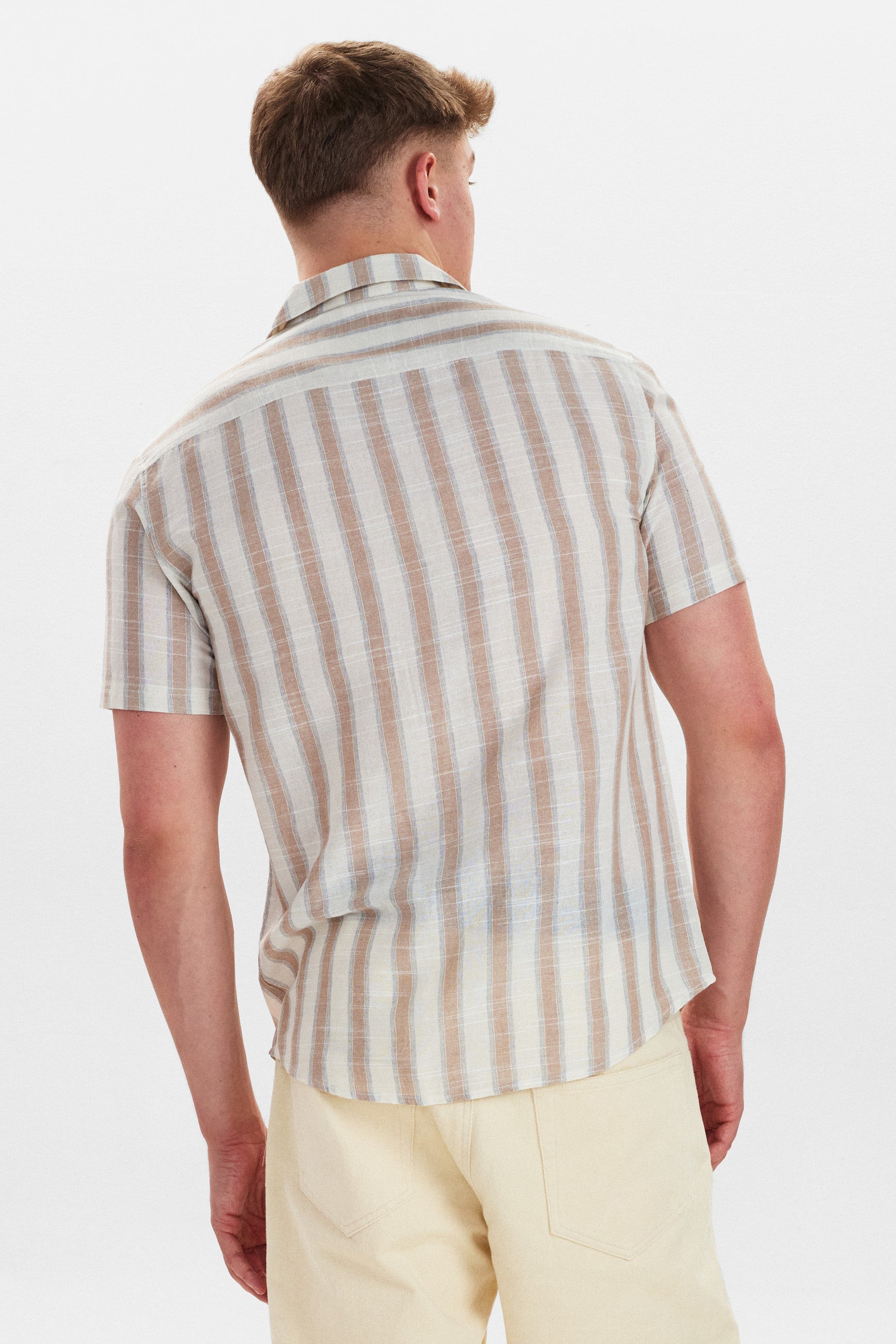 DXNMXRK. DX-Eason Outlet Tree House