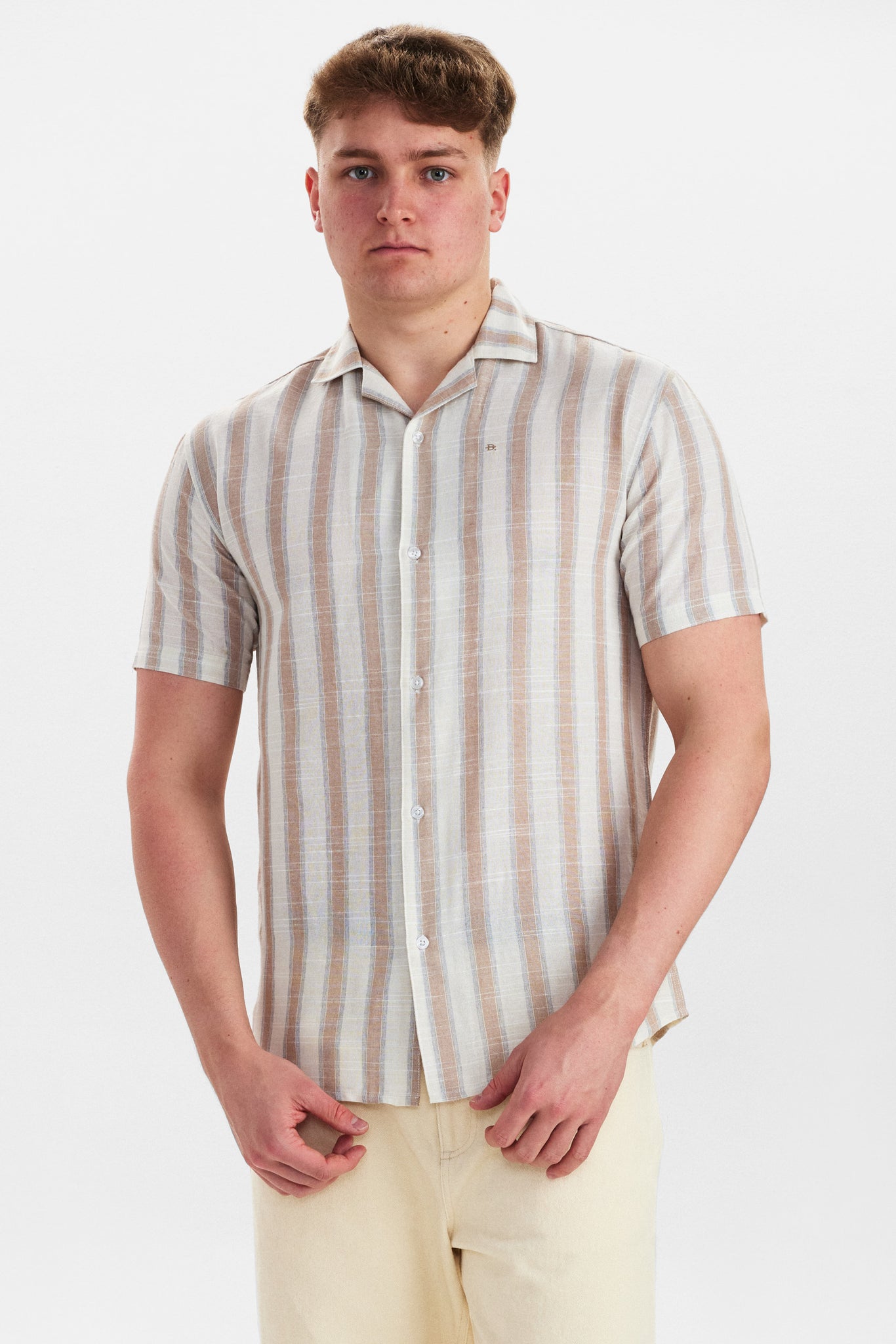 DXNMXRK. DX-Eason Outlet Tree House